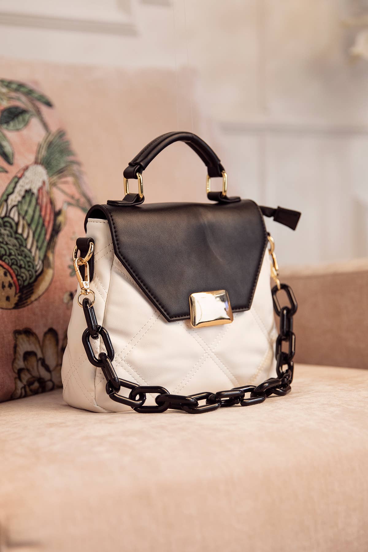 Ollie Quilted Crossbody Bag – Chain Strap | M2405 : Black/Grey