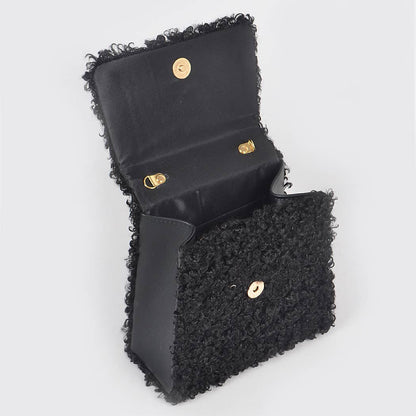 Pearl Handle Fur Clutch: Beige