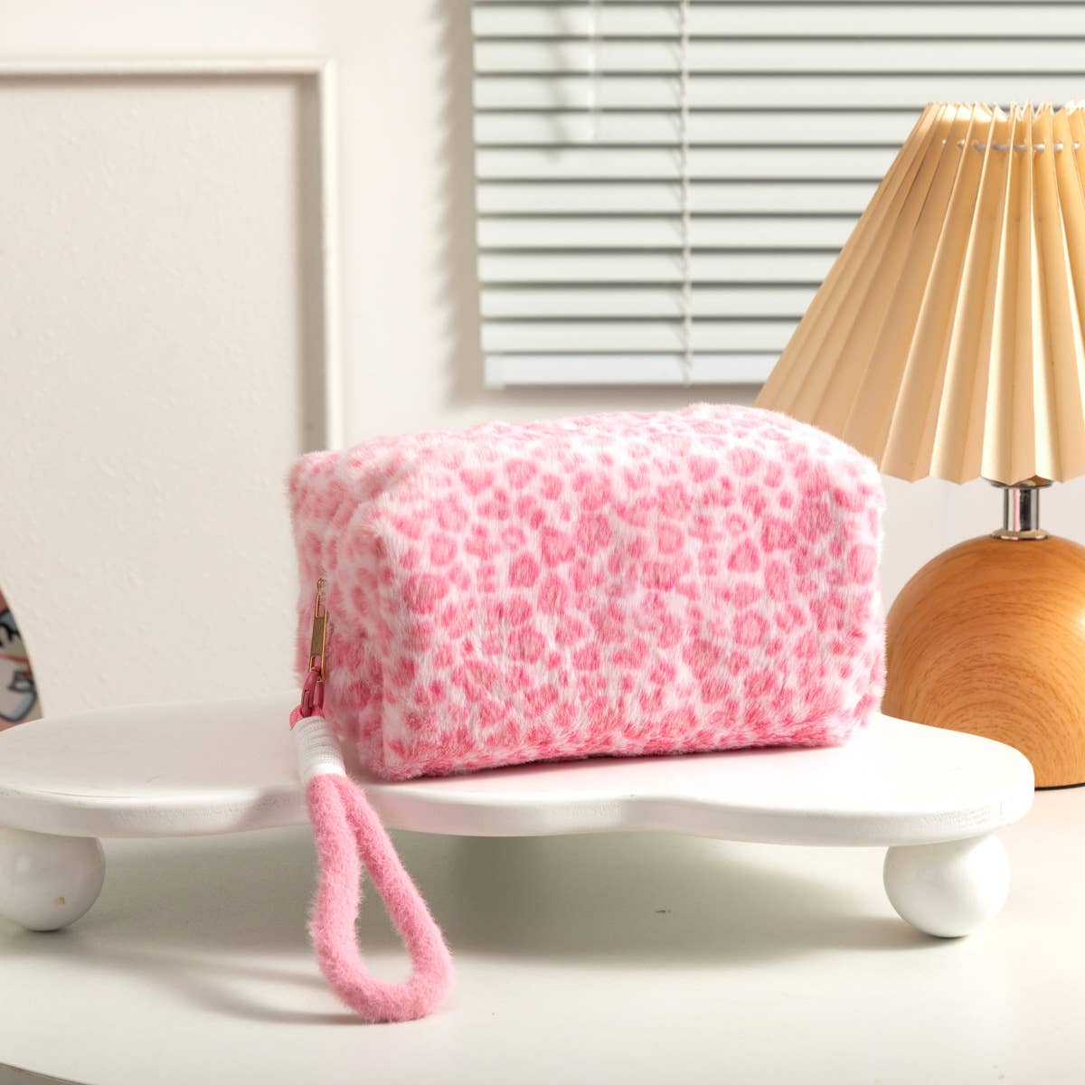 Fluffy Plush Leopard Print Cosmetic Bags with Wrist Straps: Blue / M